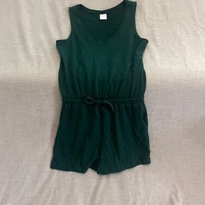Sleeveless romper V neck